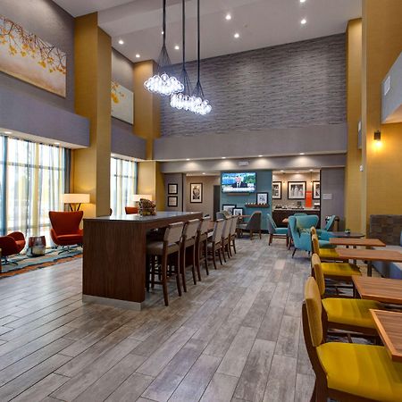 Hampton Inn & Suites-Wichita/Airport, Ks Екстериор снимка