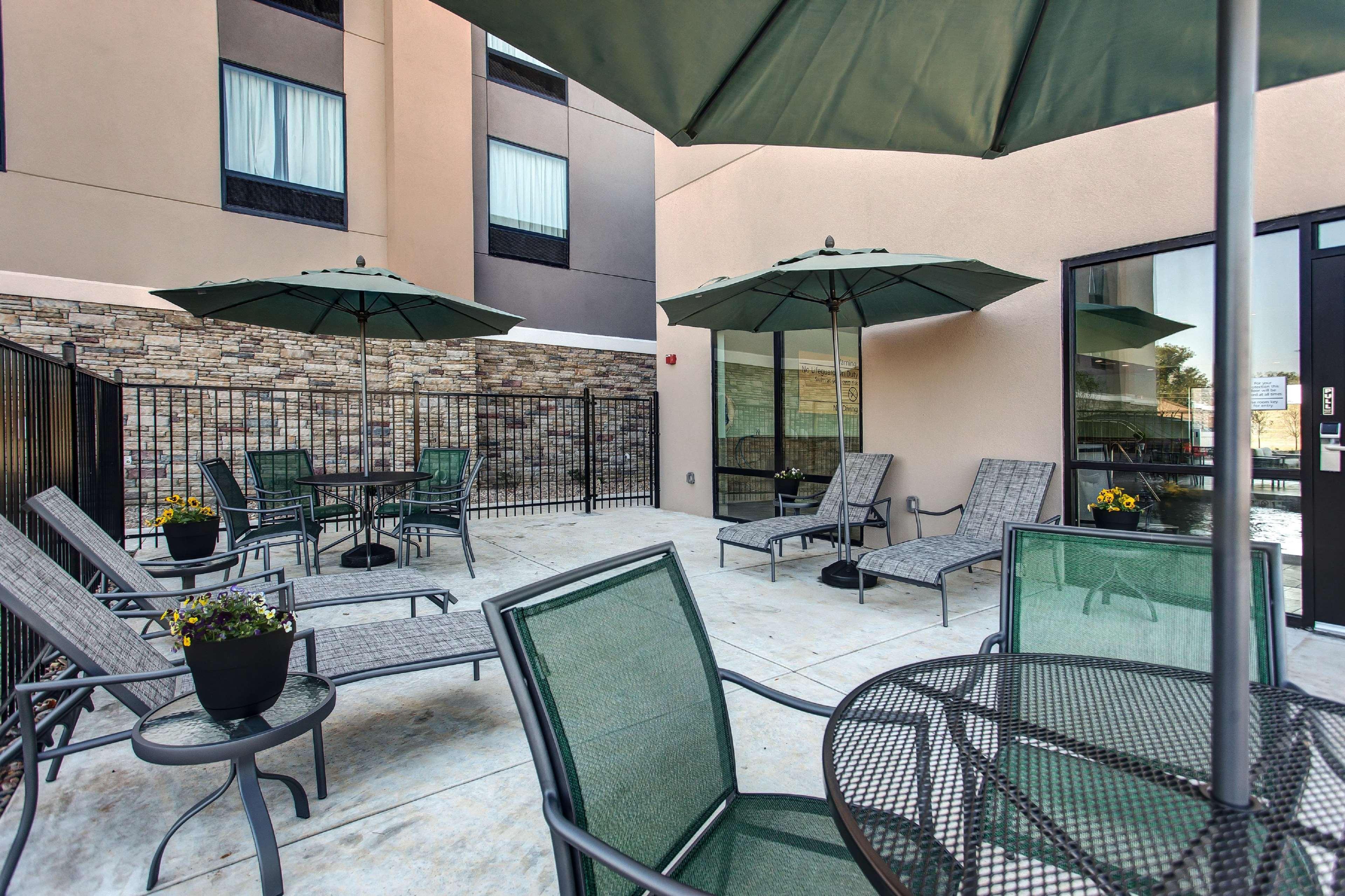Hampton Inn & Suites-Wichita/Airport, Ks Екстериор снимка