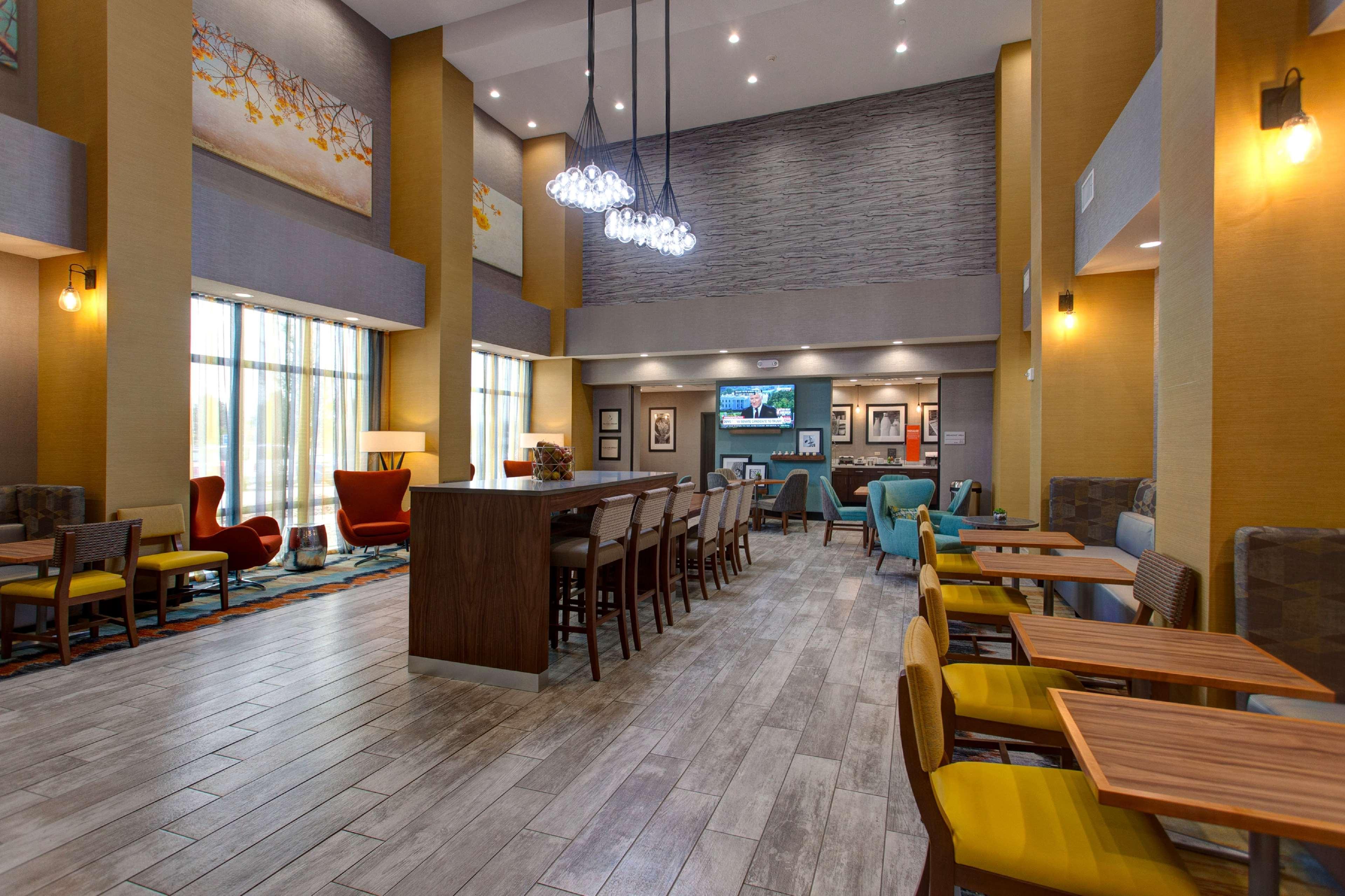 Hampton Inn & Suites-Wichita/Airport, Ks Екстериор снимка