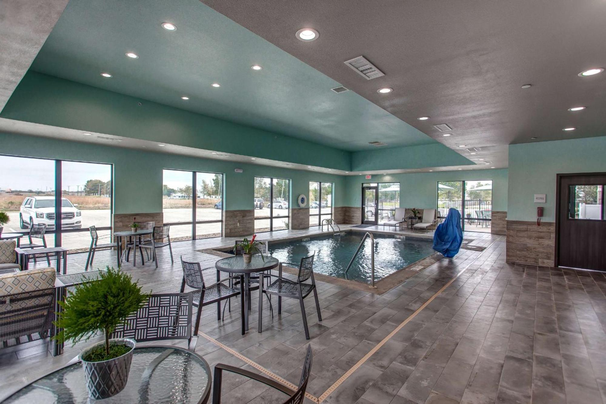 Hampton Inn & Suites-Wichita/Airport, Ks Екстериор снимка
